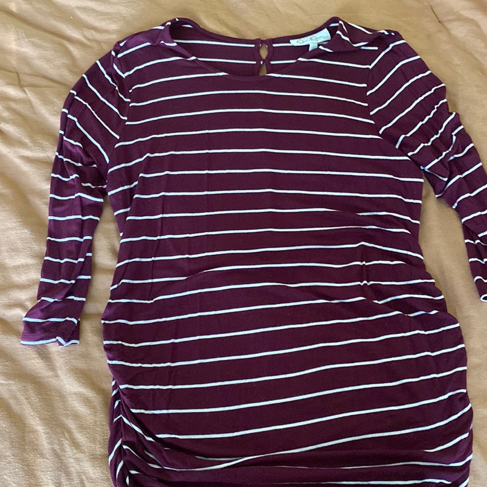 Jessica Simpson maternity top